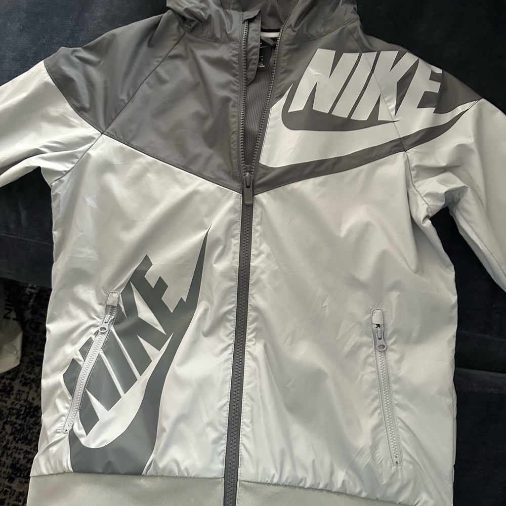 Boys Nike windbreaker/Raincoat Size Large Grey